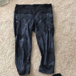Black camo lululemon crops